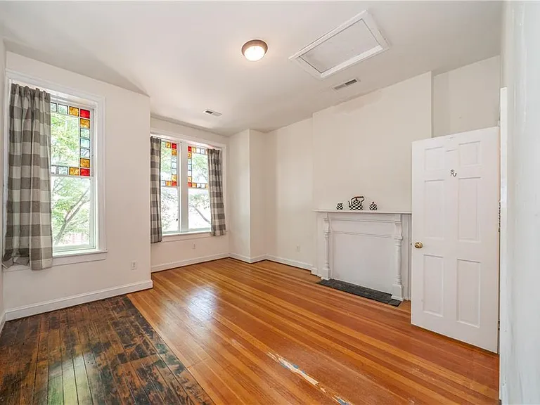 129 W Clay St — Photo 15