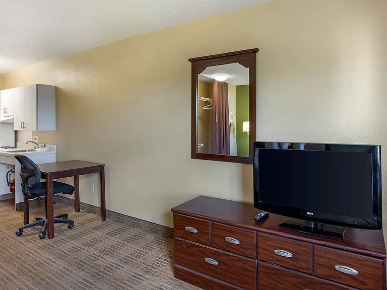 Studio Suite - 1 Queen Bed