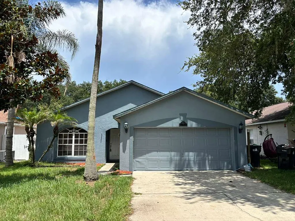 2713 Palm Isle Way