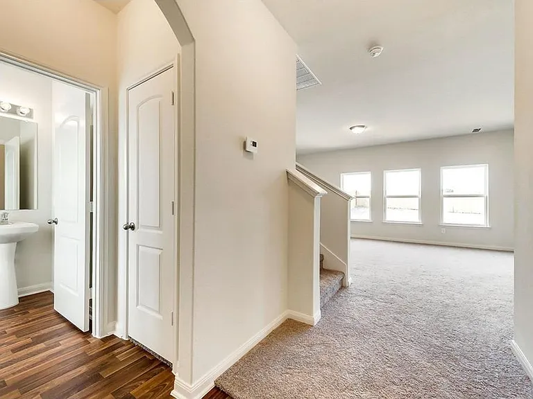1810 Douglas St — Photo 23