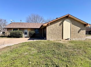 1617 Squire Ct, Grand Prairie, TX 75051