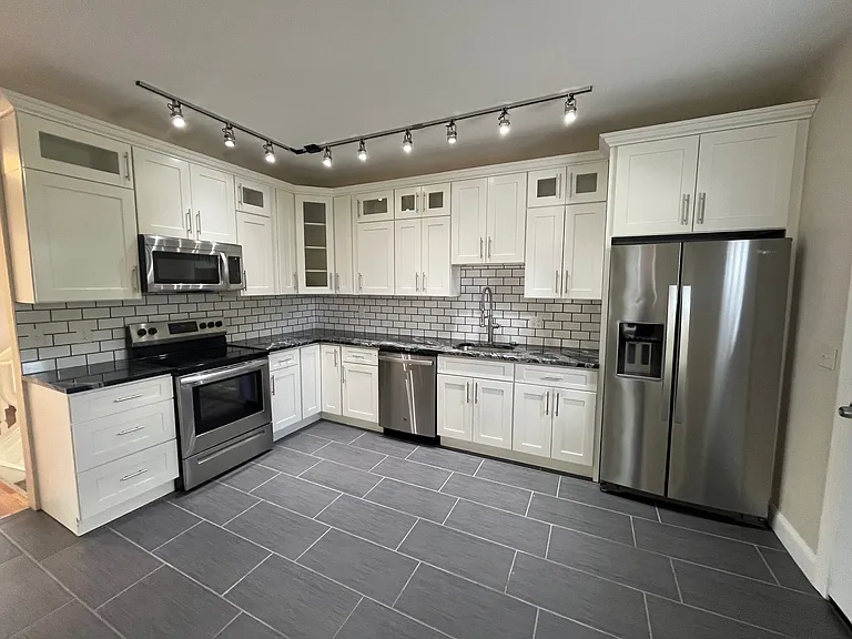 211 Amber St #2 — Photo 1