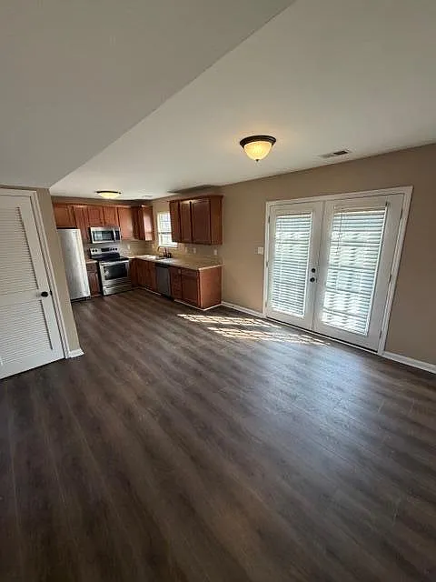 3 bed, 2.5 bath, 1225 sqft, $1,695 — Photo 4