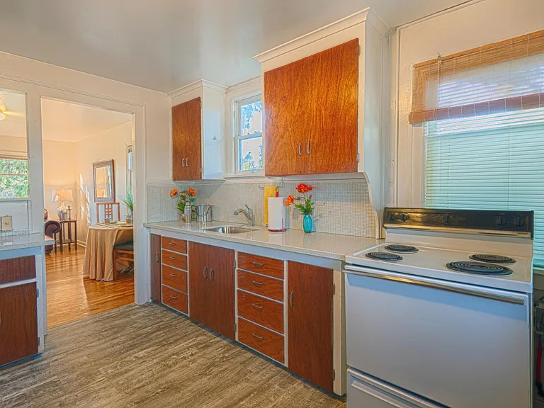 Kitchen, new counters and floor