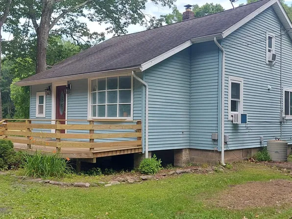 106 Flowertown Rd, Stroudsburg, PA 18360