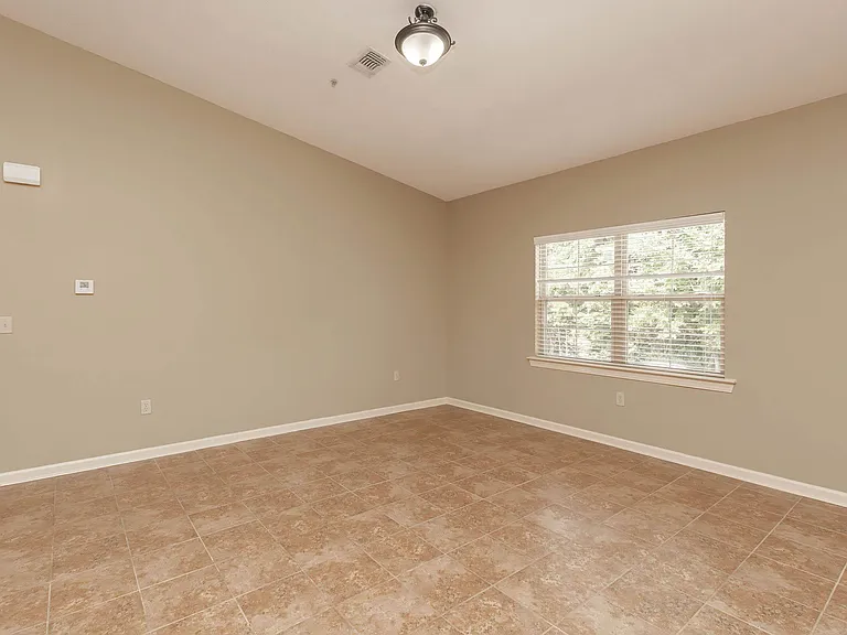 Stonewater Place Apartments — Photo 33
