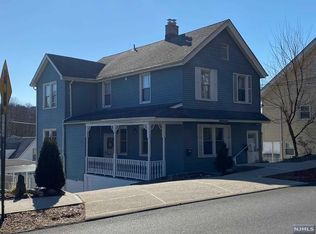 818 Edgewater Ave, Ridgefield, NJ 07657