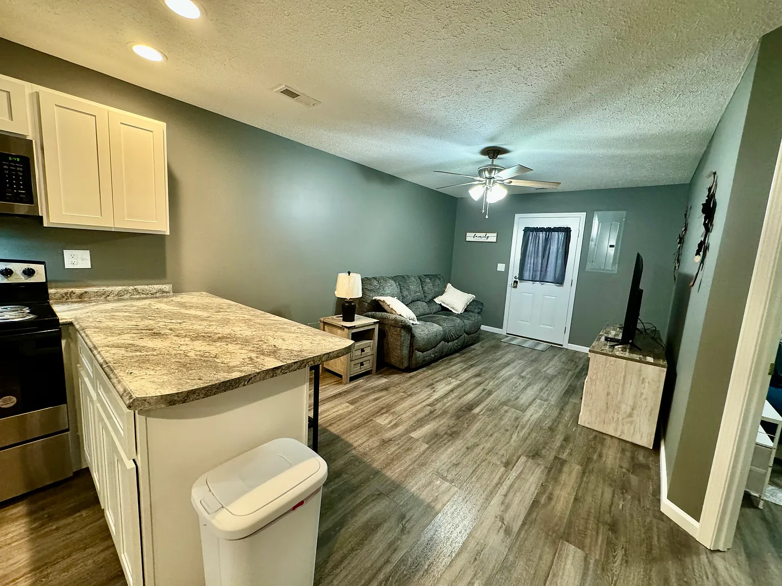 2 bed, 1086 sqft, $1,600 — Photo 3