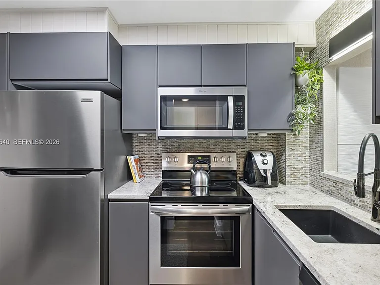 1020 Meridian Ave #403 — Photo 11