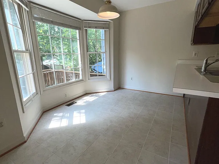 2104 Patty Ln — Photo 9