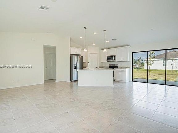 4th image of 1405 NE 16th Place Cpe