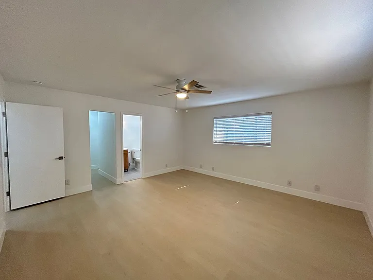 1075 Palo Verde St — Photo 9