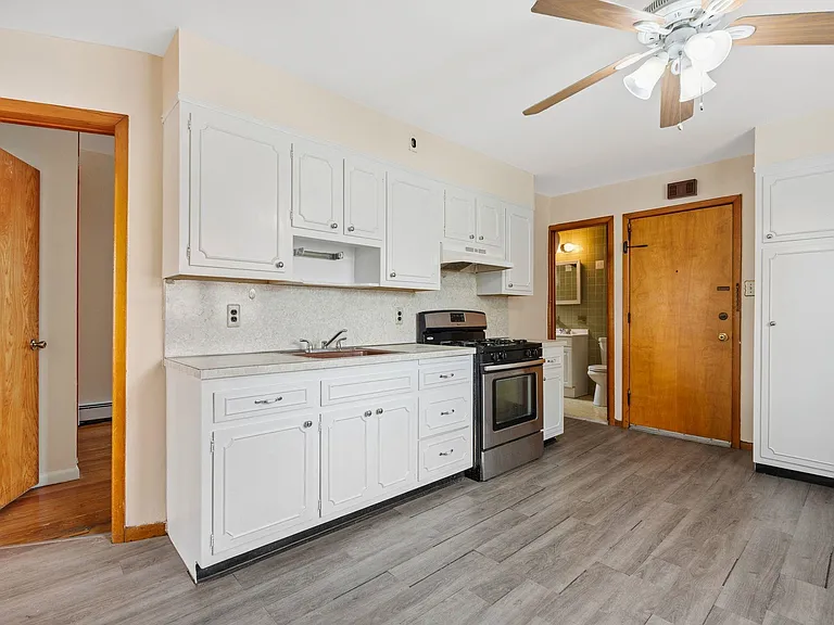 39 W 51st St #3 — Photo 3