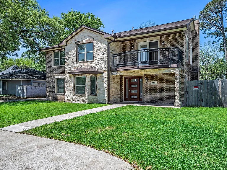 7711 Antoine Dr — Photo 2