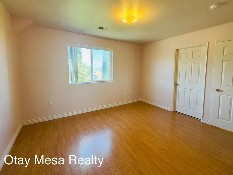 1061 Saturn Blvd — Photo 12