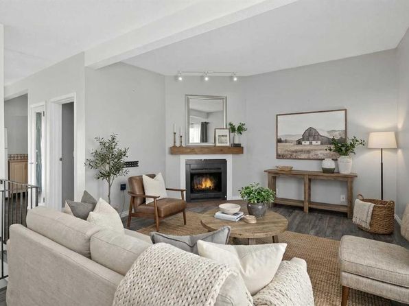 2240 A W 43rd St SE, Calgary, AB T2B 1H5