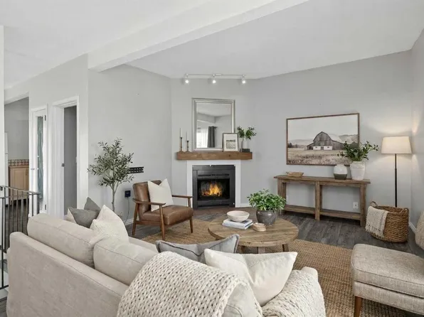 2240 A W 43rd St SE, Calgary, AB T2B 1H5