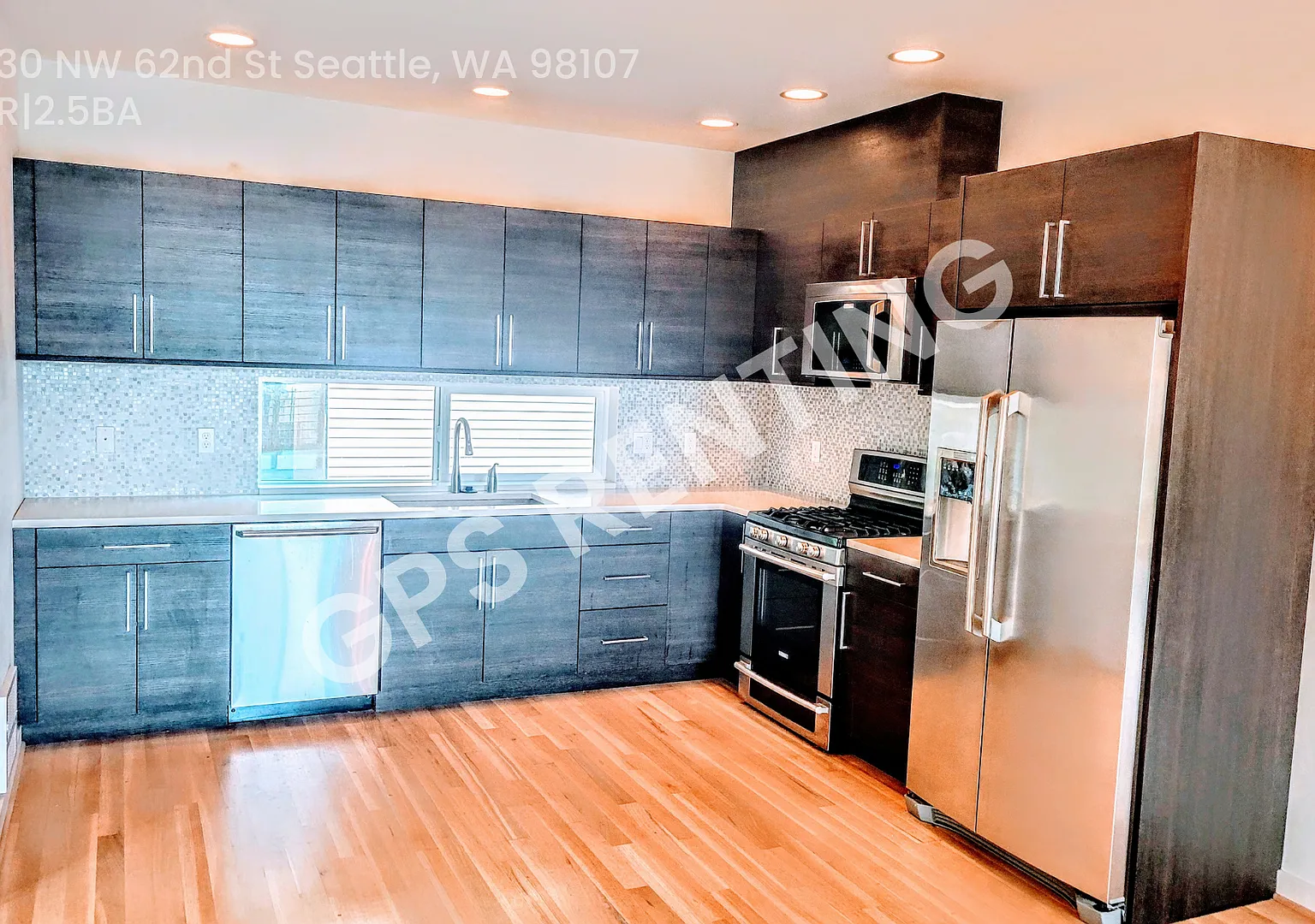 Light filled modern Townhome — Photo 3