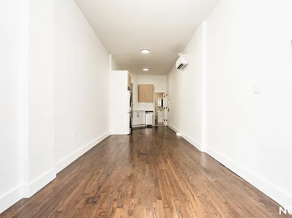 647 Willoughby Avenue image 1 of 8