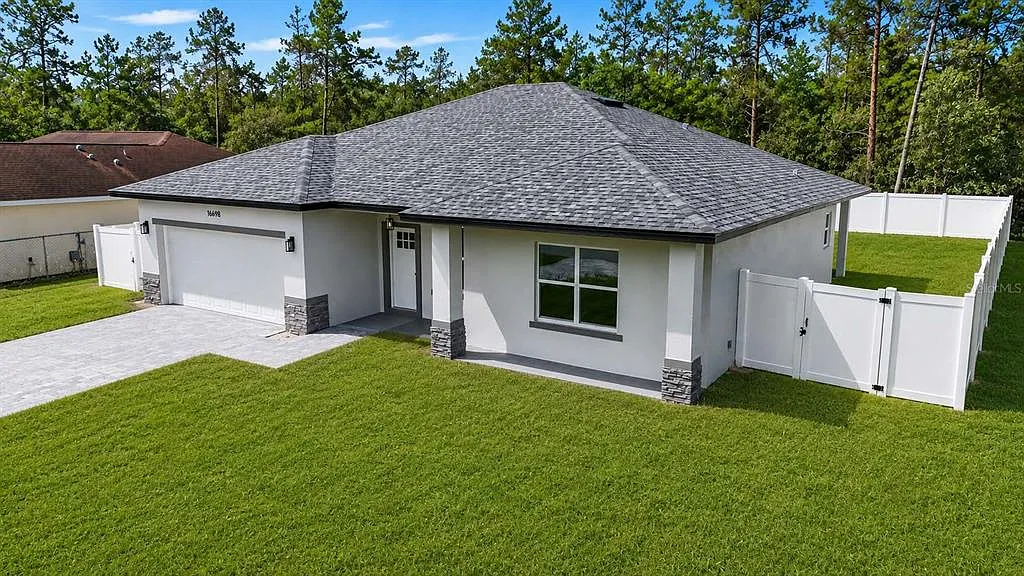 4 bed, 2.5 bath, 1816 sqft, $2,100 — Photo 1