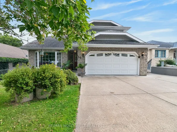 30 Sandstone Pl, Kenora, ON P9N 4E3
