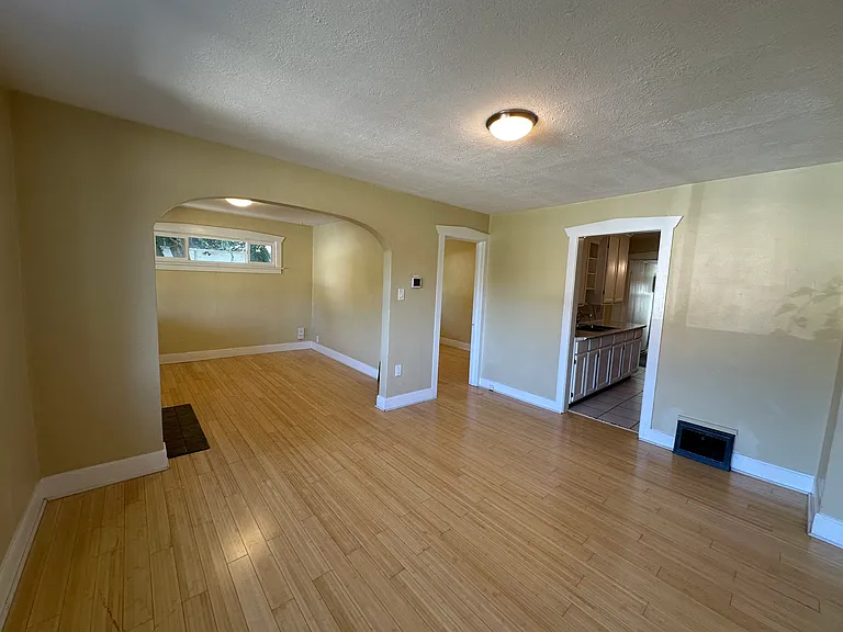 604 S Park St — Photo 5