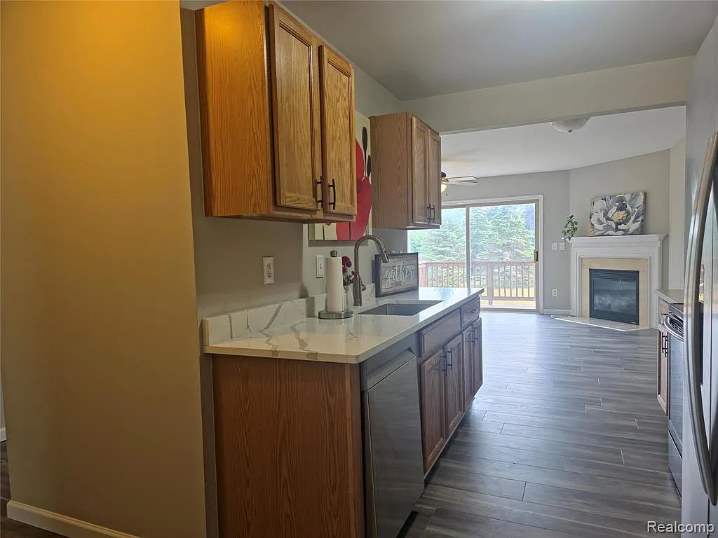 2 bed, 1345 sqft, $2,000 — Photo 4