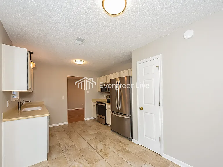 217 Autumn Woods Dr — Photo 6