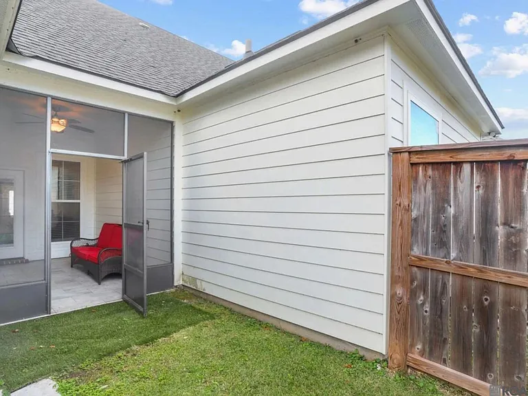 8123 Stonelake Circle East Ave — Photo 17