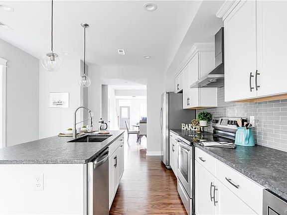 5th image of 1201 1/2 N 31st St