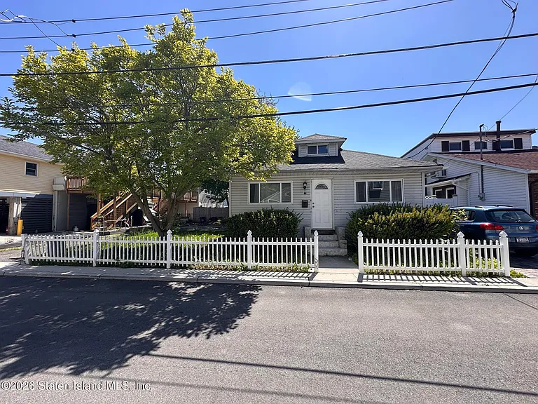 44 Milbank Rd — Photo 2