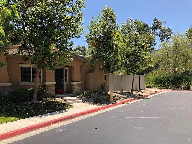 main entrance on cul de sac