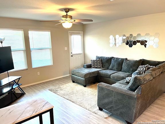 4th image of 5707 Elm Valley Dr