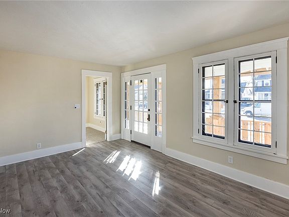 3rd image of 1122 W 12th St