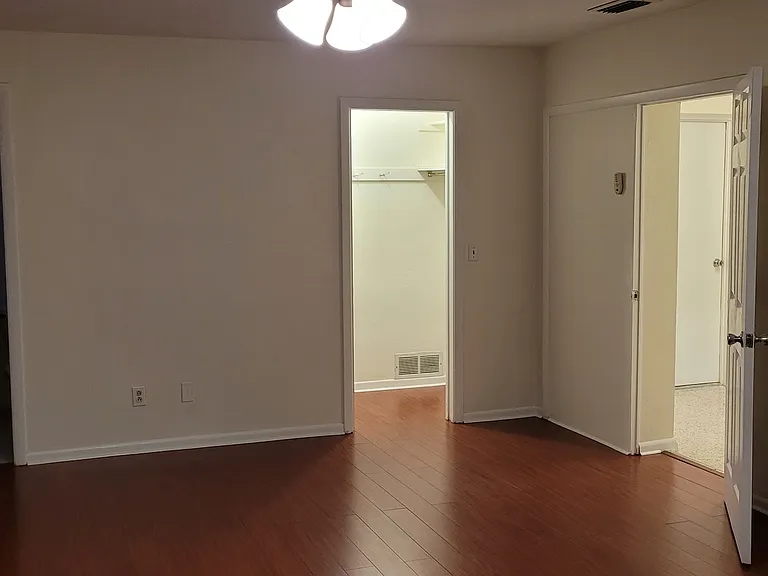1013 Meadowlawn Dr N — Photo 13