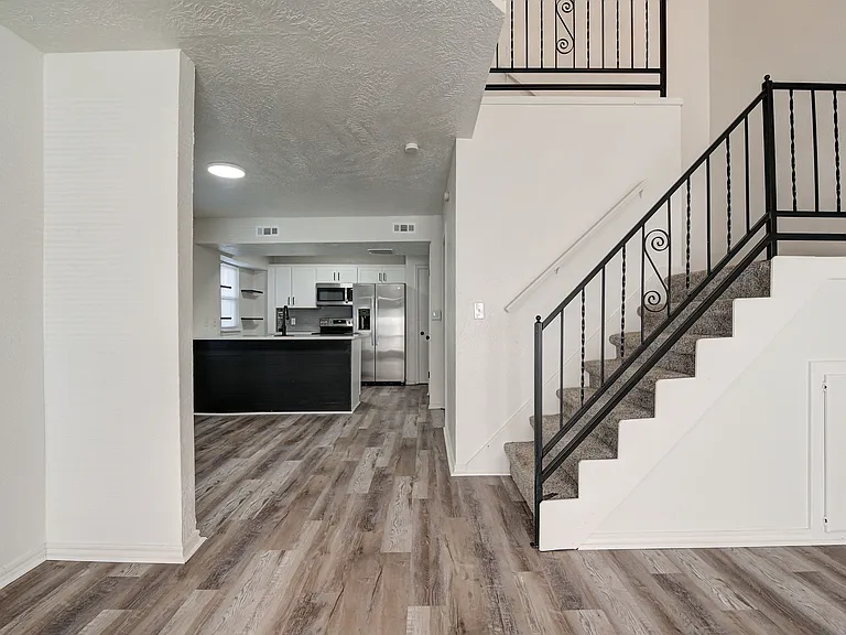 727 Vicksburg Ave — Photo 10