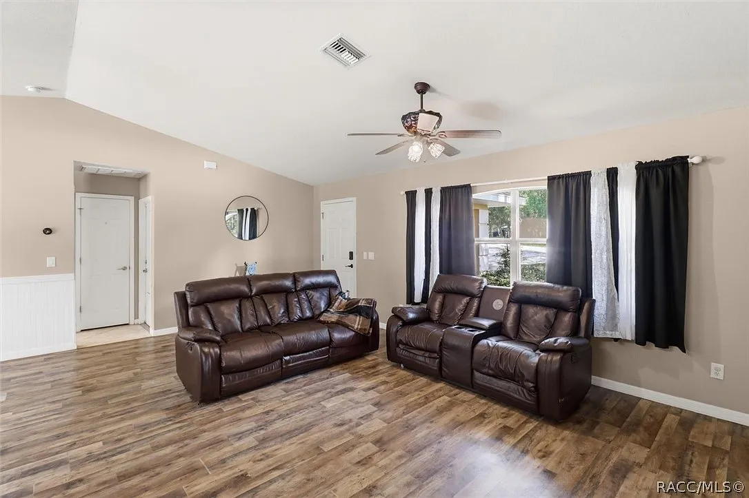 3 bed, 1380 sqft, $1,800 — Photo 4