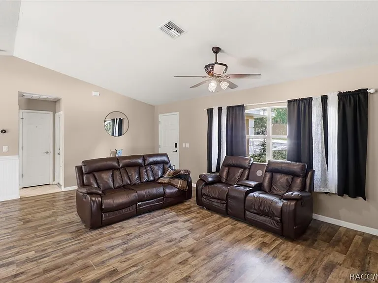 3220 E Rogers St — Photo 4