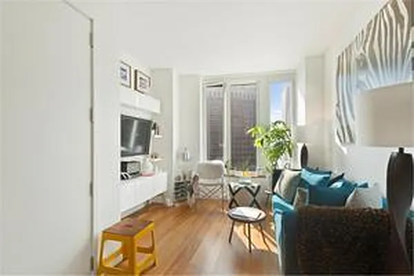 Rented by Douglas Elliman | media 14