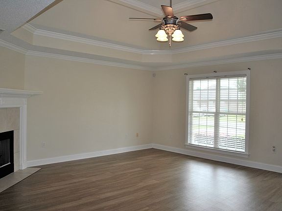 4th image of 5641 Encino Ln