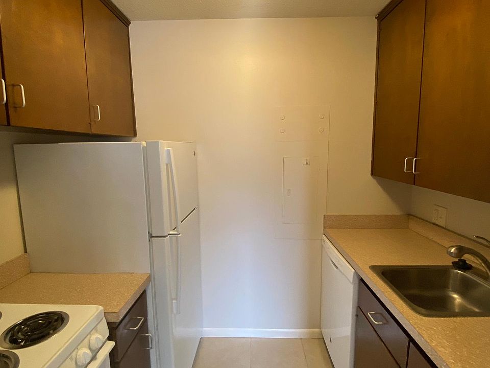 1st image of 1810 E St #205