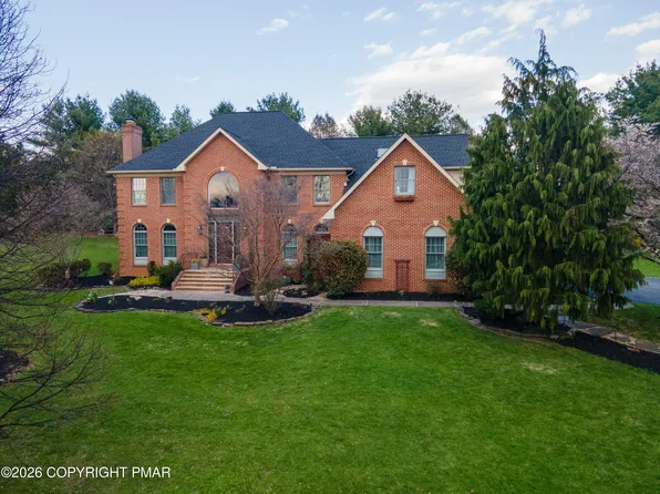 4260 Farmersville Rd, Bethlehem, PA 18020