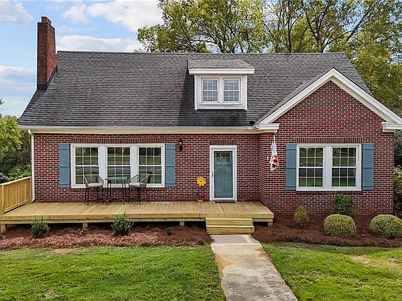 2nd image of 1308 E Meadow Rd