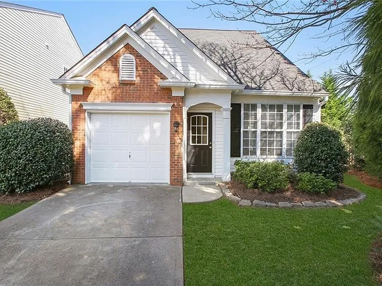 1650 Leyland Dr NW — Photo 1