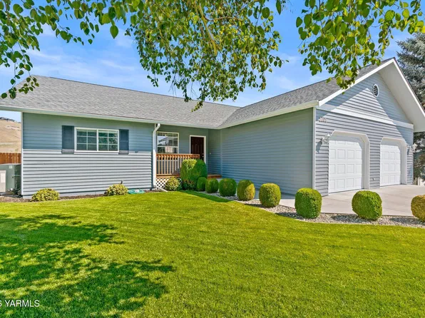1407 W Cherry Ave, Selah, WA 98942