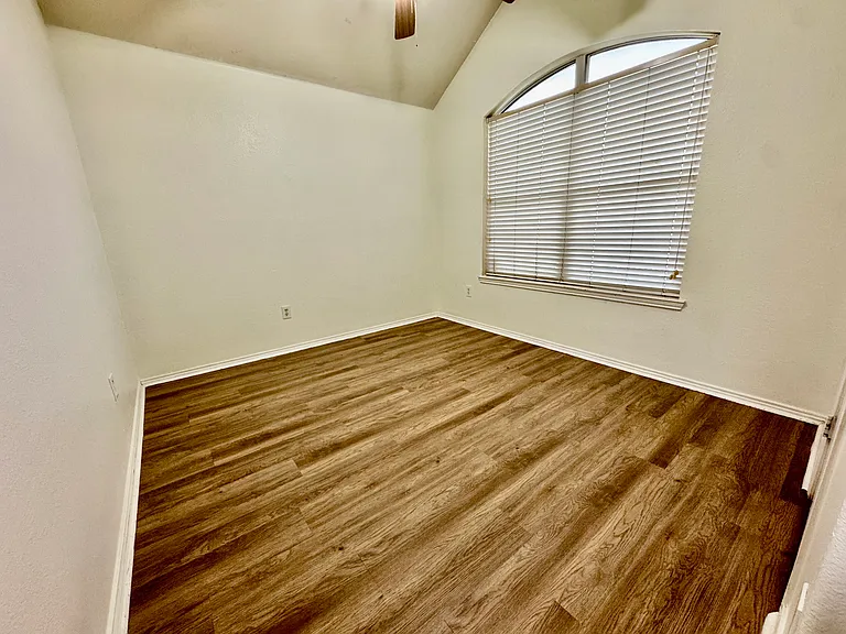 1203 Mertis Dr — Photo 3