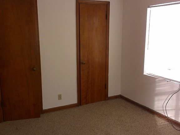 3rd image of 742 S Harris Ave