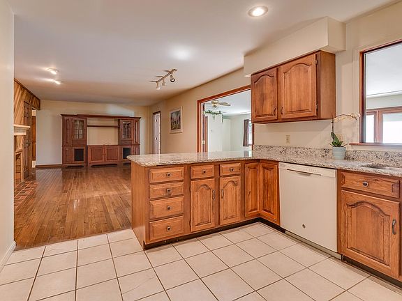5th image of 5735 Genevieve Pl