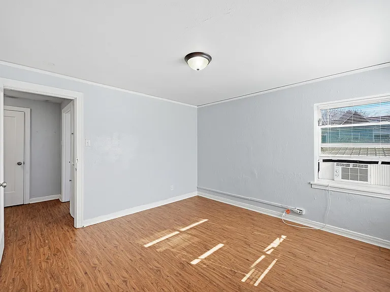 305 W Morton St #307 — Photo 7