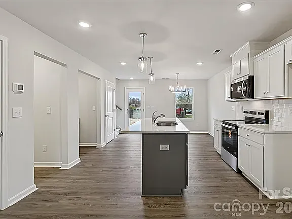 520 Bond St — Photo 8